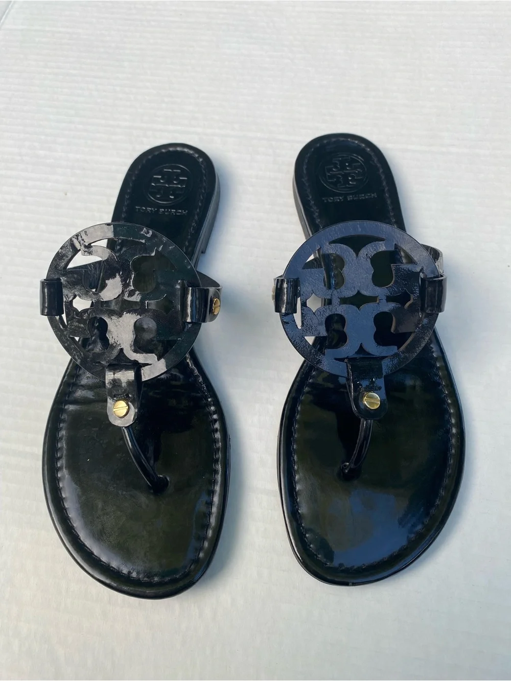 Tory Burch Black Patent Logo Thong Sandals with Gold Accent good condition 🖤✨